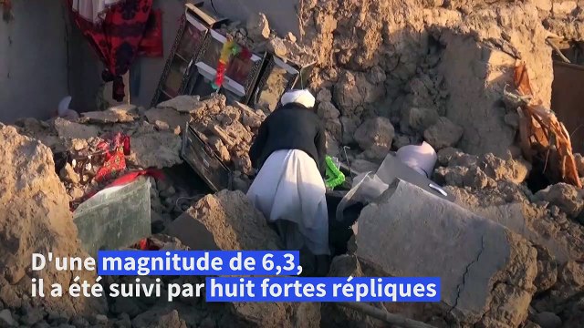 Séisme en Afghanistan : des villageois cherchent leurs proches dans les décombres