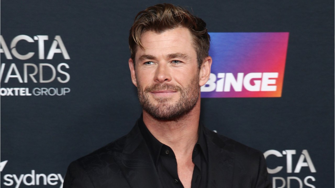 GALA VIDEO - Chris Hemsworth : cette maladie qui menace l’acteur de 40 ans et qui lui fait “peur”