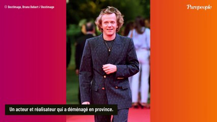 Alex Lutz : Sa vie en bord de Loire avec sa femme et leur ado, une maison très artistique