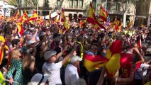 Miles de manifestantes protestan en Barcelona contra la amnistía y gritan 'Puigdemont, a prisión'