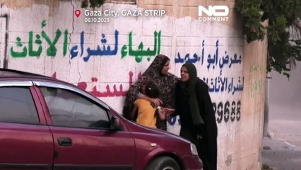 No rescaldo dos bombardeamentos por Israel procuravam-se sobrevivente entre os escombros em Gaza