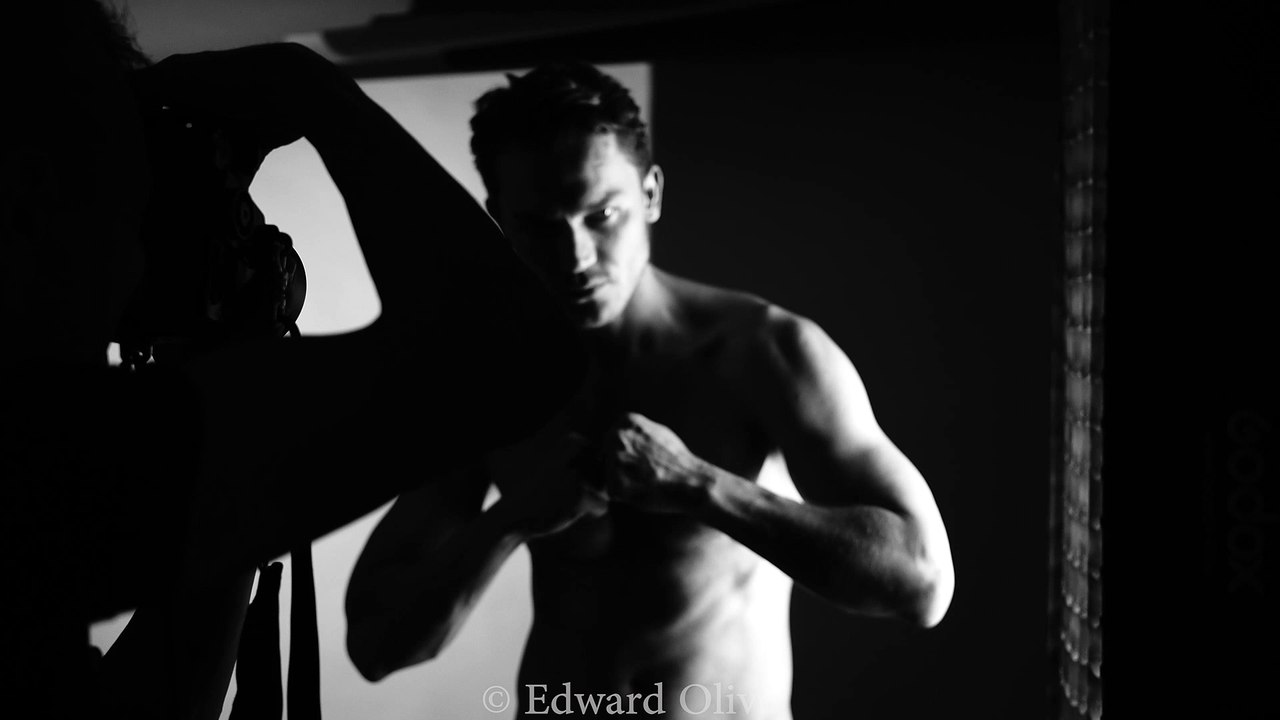 Elegance in Monochrome: Edward Olive's Artistic Fashion Portraits / Elegancia en Blanco y Negro: Retratos Artísticos de Moda por Edward Olive