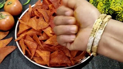 बिना किसी केमिकल सीधे टमाटर से बनाए एकदम चटपटा कुरकुरा नाश्ता बिनाआटा गूथे बिना बेले tomato triangle
