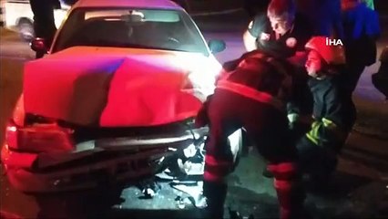 Çorum'da Otomobil Çarpışması: 2 Kişi Yaralandı