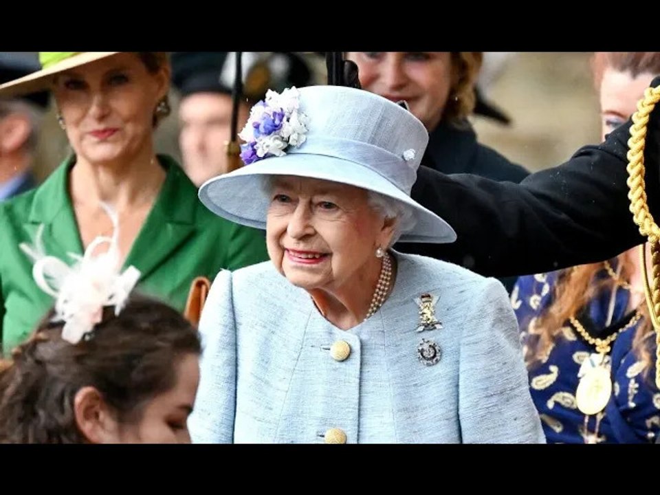 Scot republicans viciously attack the Queen as she arrives 'last time she was booed!'