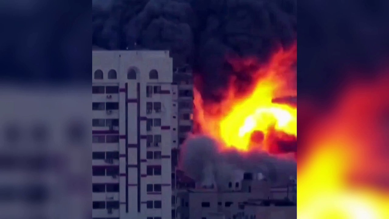 Video shows the moment a high-rise building in Gaza City was struck by Israeli warplanes, spewing plumes of thick black smoke into the air.