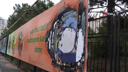 Ataşehir'de seyir halindeyken alev alan otomobil yandı