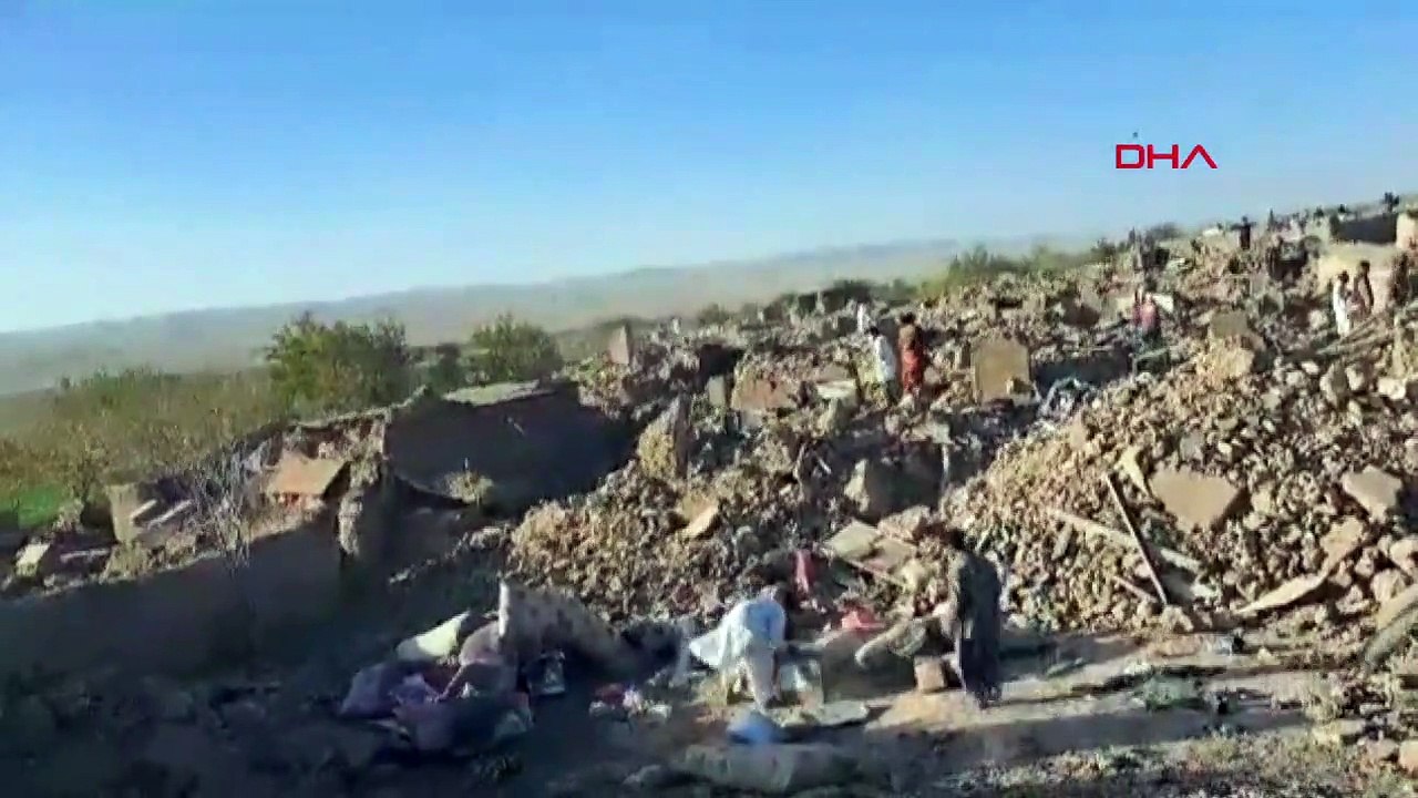 Afganistan'da deprem felaketinde ölü sayısı 2 bin 400'e yükseldi