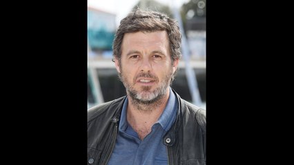Lannick Gautry, papa au choix de vie surprenant, évoque l'éducation de ses filles, "en général ça