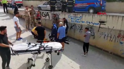HATAY'da motosiklet bariyerlere çarparak alt geçide düştü