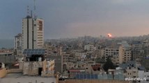 I bombardamenti di Israele su Gaza nella notte e all'alba