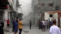 Tra le macerie dei palazzi distrutti a Gaza dall'esercito israeliano