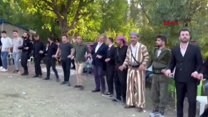 Hakkari'de Emniyet Müdürü düğünde halay çekti