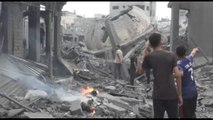 Tra le macerie dei palazzi distrutti a Gaza dall'esercito israeliano