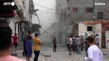 Moschea rasa al suolo da un attacco aereo israeliano su Gaza