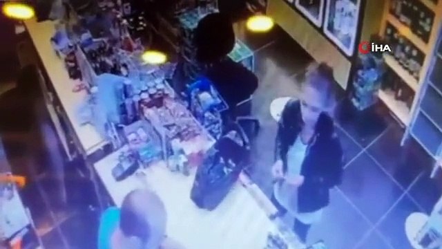 Bakırköy'de Alışveriş Poşetlerine Yardım Bahanesiyle Evine Giren Kadın Hırsız Yakalandı