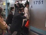 Le métro japonnais. Ca passe ou ça casse...