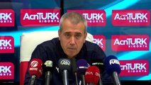 Kasımpaşa Teknik Direktörü Kemal Özdeş: 'Maçın hakemi basit, penaltı olmayan bir pozisyonda penaltı verdi'