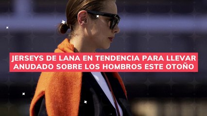jerseys de lana en tendencia para llevar anudado sobre los hombros este otoño