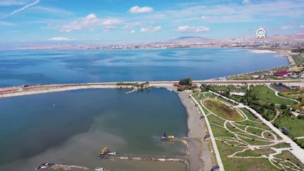 Van Gölü'nün zemininden 1 milyon 365 bin metreküp dip çamuru ve balçık çıkarıldı