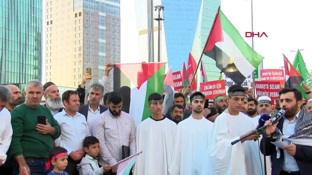 Les membres de HUDA PAR ont manifesté devant le consulat général israélien en portant des linceuls