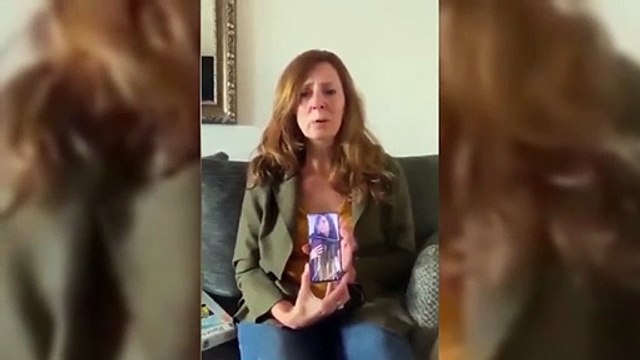 Une mère allemande appelle à l'aide pour sa fille, vue à moitié nue à l'arrière d'un camion du Hamas