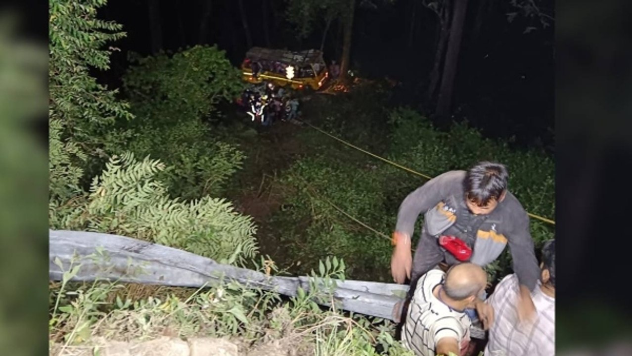 Nainital: नैनीताल में बड़ा हादसा, 32 लोगों से भर...