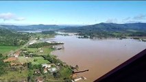 Imagens aéreas mostram cidade de SC embaixo d'água após enchente histórica
