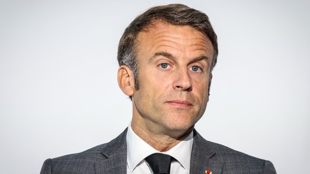 Mort de Jean-Pierre Elkabbach : Emmanuel Macron salue un « interviewer redoutable » lors d’un hommage contesté