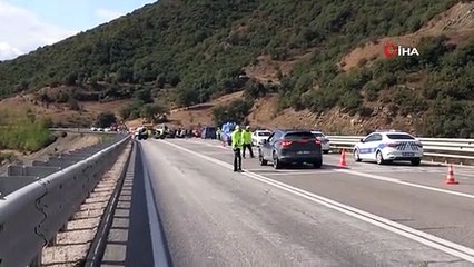 Otomobil tıra çarptı, 4 kişi hayatını kaybetti