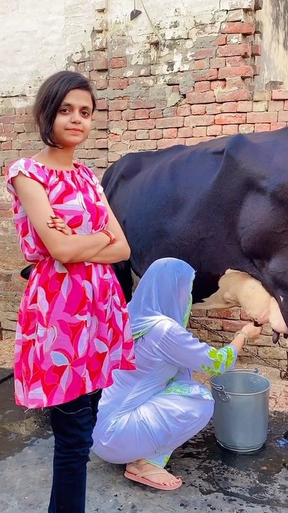 Doodh wali girl hayeee