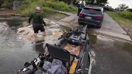 La rumeur veut qu'il essaie toujours de sortir de l'eau à ce jour