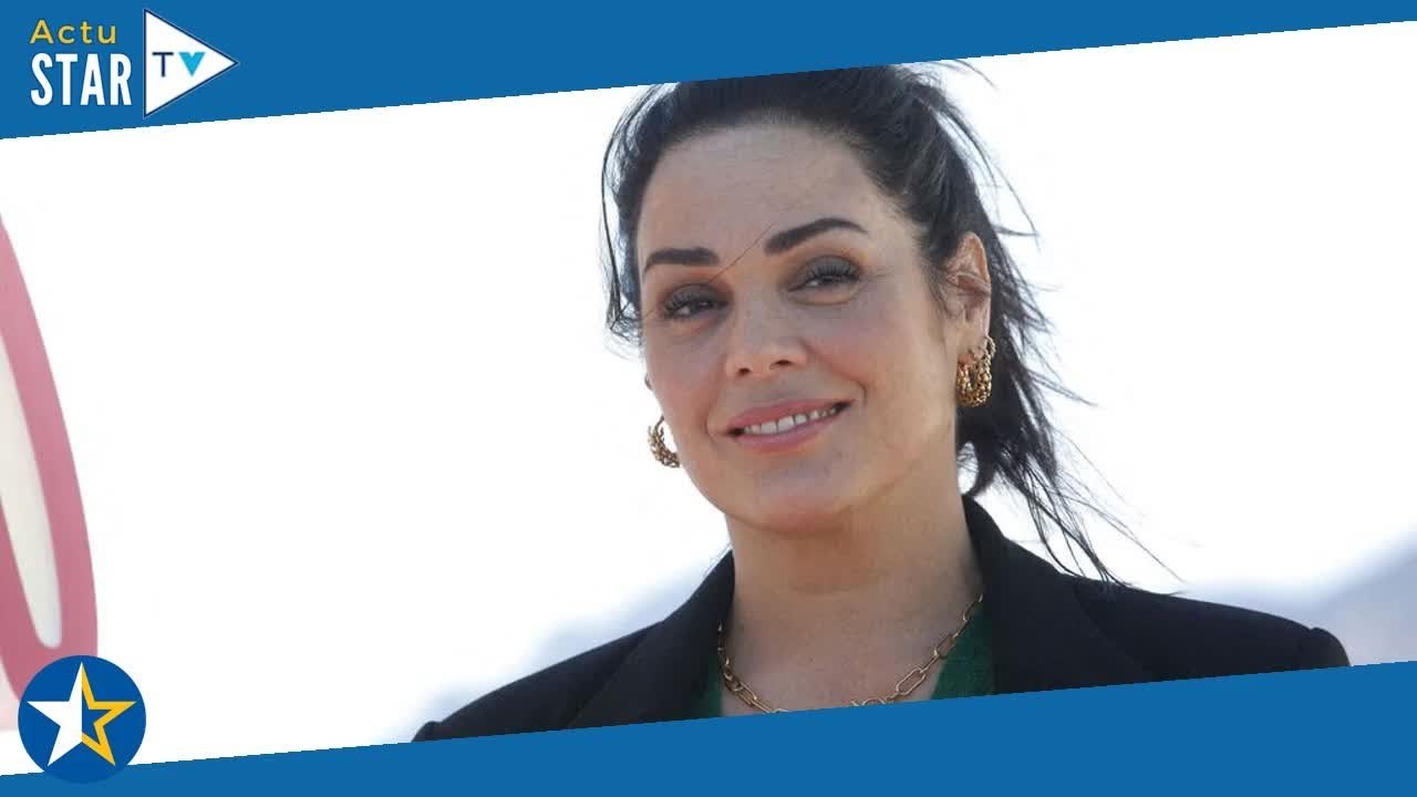 "Ca n'a rien à voir avec mon père" : Lola Dewaere se confie sur ce syndrome qui a marqué son enfance