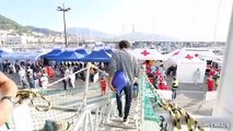Migranti, nel porto di Salerno sbarcate 257 persone dalla nave Geo Barents
