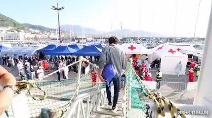 Download Video: Migranti, nel porto di Salerno sbarcate 257 persone dalla nave Geo Barents