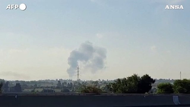 Razzi da Gaza verso Israele, colonne di fumo