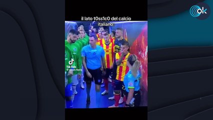 Un árbitro italiano podría ser sancionado con un partido por negarle el saludo a la juez de línea