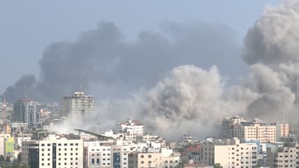 مشاهد لغارات إسرائيلية عنيفة على قطاع #غزة #العربية