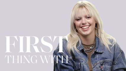 Reneé Rapp Announced Her First Kiss on Facebook & Talks First Heartbreak | First Thing With | ELLE