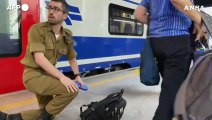 Israele, sirene in una stazione ferroviaria di Tel Aviv