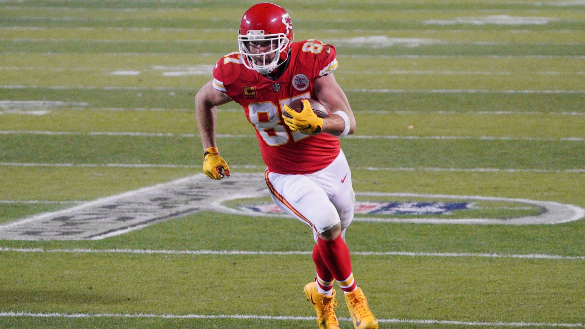 Chiefs TE Travis Kelce believed to have avoided long-term knee injury;  status in doubt for kickoff game vs. Lions