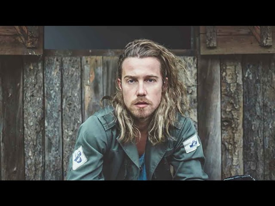 Julien Doré : On vous dit tout sur l’artiste qui bouscule la chanson française