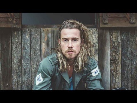 Julien Doré : On vous dit tout sur l’artiste qui bouscule la chanson française