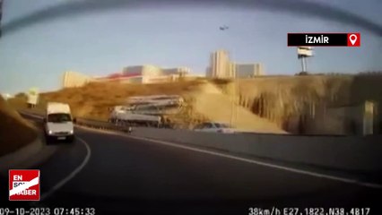 İzmir'deki servis aracı, ilerlerken otomobilin üzerine devrildi