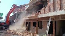 Video ....मक्तमपुरा: बिना मंजूरी के बने नौ मकान ध्वस्त