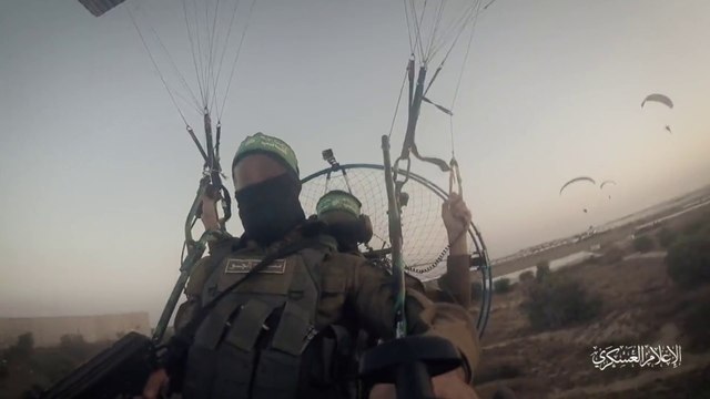 Militantes de Hamás usan parapentes motorizados para volar desde Gaza hasta el festival de música Supernova