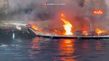 Nave in fiamme a Lampedusa: i passeggeri tratti in salvo dalla Guardia Costiera