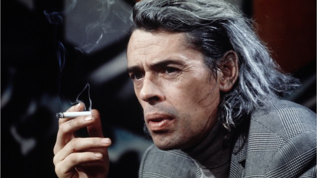 GALA VIDEO - Jacques Brel infidèle : pourquoi il n’a jamais divorcé de sa femme