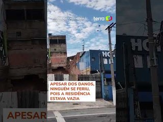 Vídeo mostra o momento em que casa desaba em Taboão da Serra (SP)