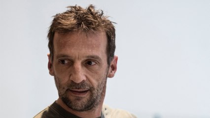 GALA VIDEO - Mathieu Kassovitz en rééducation après son accident : quand pourra-t-il marcher à nouveau ?